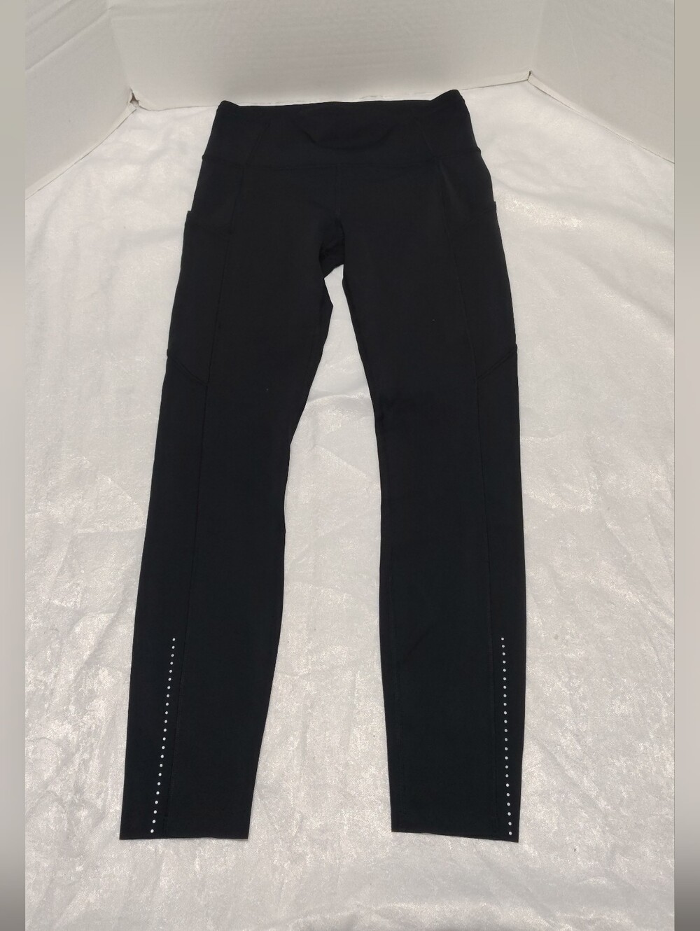Lululemon Leggings, Women # 6 , Side Drop-in Pockets , Perfect Condition
